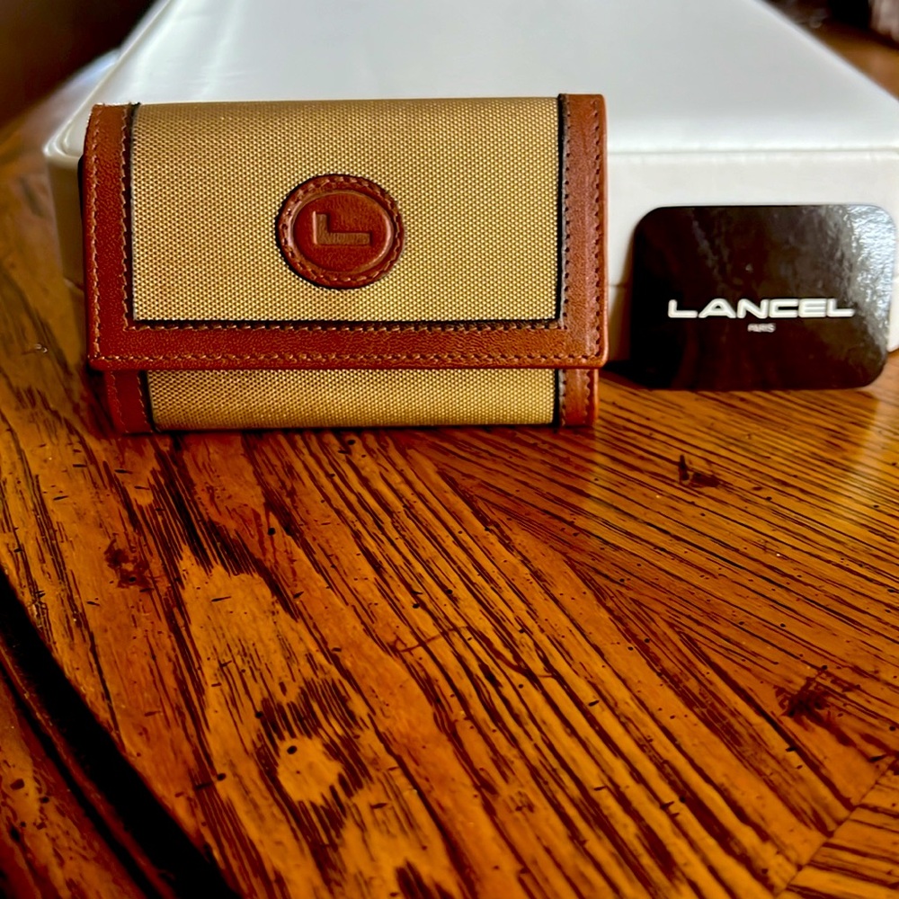 NWOT LANCEL Keyholder.Madein Italy. NeverUsed Excellent condition.Leather&Canvas